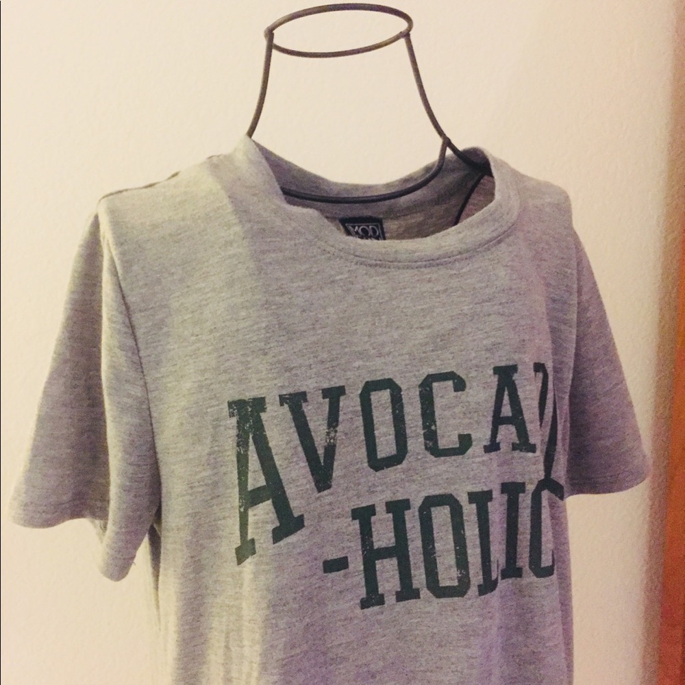 Avocado-holic graphic tee